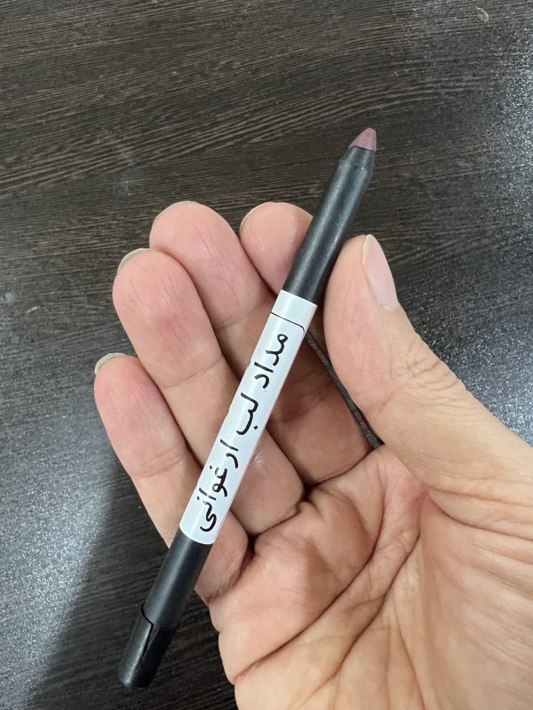 مداد لب ارغوانی